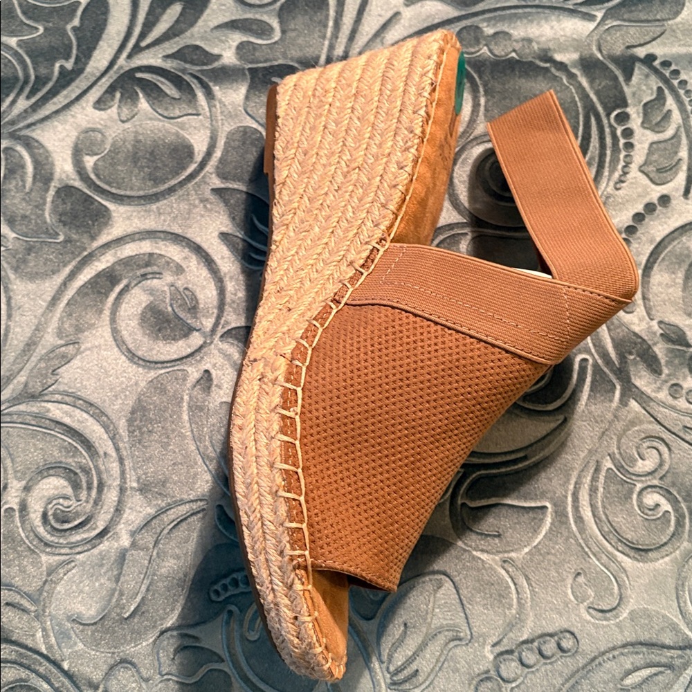 NWT White Mountain Women's Tan Sandals Sz 8 - Picture 4 of 12